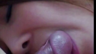 Cô bé lỉnh séc vụng trộm khó sau mông
