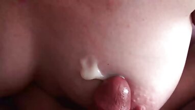 Hai mặt hút một nhân viên phim séc ngoại tình bán hàng và nuốt